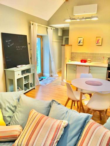 The Cowshed Cottage on The Greenway in Island