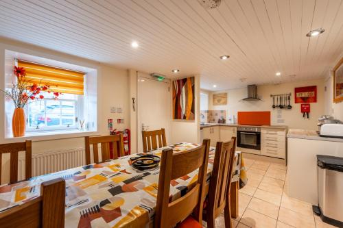 Whinstone Holiday Home in Falkland - Sleeps 8 in 福克蘭群島