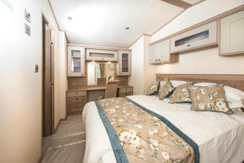 St. Ives Holiday Village - image 2