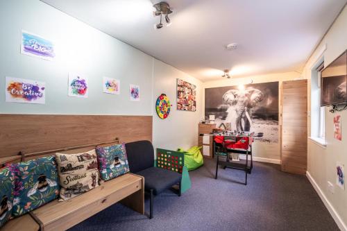 Whinstone Holiday Home in Falkland - Sleeps 8 in 福克蘭群島