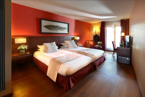 Hotel de Berny Set in a prime location of Antony, Hotel de Berny puts everything the city has to offer just outside your doorstep. Both business travelers and tourists can enjoy the hotels facilities and services. 