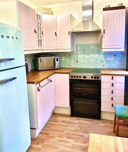 virtuve, Cosy Cottage with Woodburner by Crinan Canal Pets Welcome in Cairnbaan
