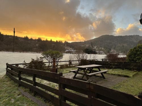 Dārzs, Cosy Cottage with Woodburner by Crinan Canal Pets Welcome in Cairnbaan