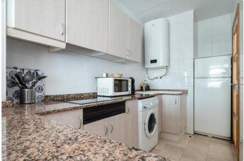 Sunrise Beach Apartments, Валенсия (фото 9)