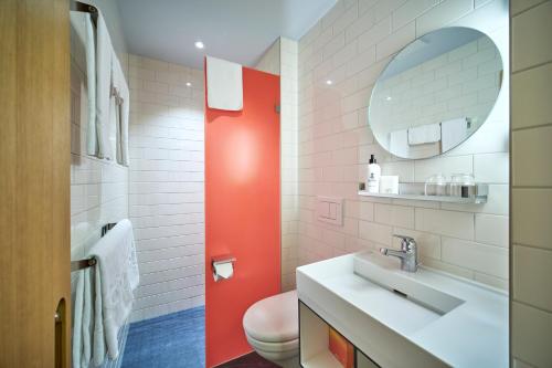 room detail thumbnail 2