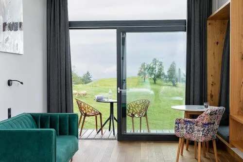 Design-Chalet mit Teilseeblick, Pool, Spa & Restaurant in Lochau, Österreich