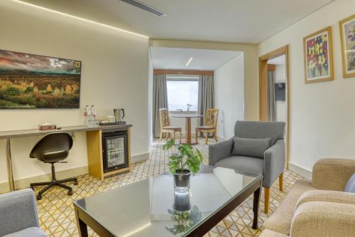 Suite, executive