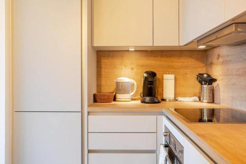 HJ 18 by ROCKCHAIR Apartments l SUPERHOST Status l Super Flat, 2 Bedrooms 2 Bathrooms Balcony Elevator welcomes you!, Berlín (fotografie 3)
