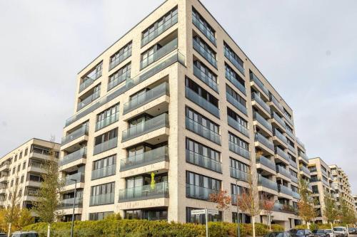 HJ 18 by ROCKCHAIR Apartments l SUPERHOST Status l Super Flat, 2 Bedrooms 2 Bathrooms Balcony Elevator welcomes you!, Berlín (fotografie 4)