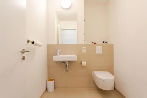 HJ 18 by ROCKCHAIR Apartments l SUPERHOST Status l Super Flat, 2 Bedrooms 2 Bathrooms Balcony Elevator welcomes you!, Berlín (fotografie 7)