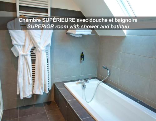 Ντους, Hotel la Ferme de Bourran in Ροντέ