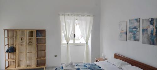 1 queen bed, 2 sofa beds