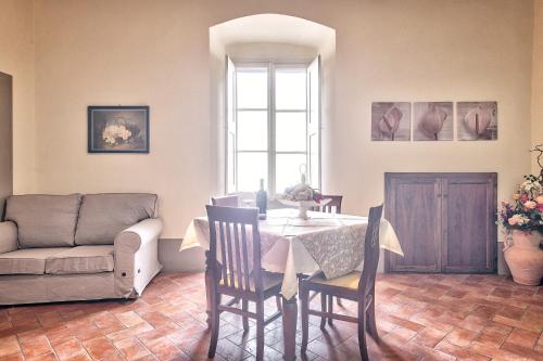 One-Bedroom Apartment image 6