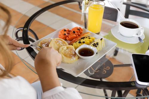 طعام و مشروبات, Los Faroles in Coban