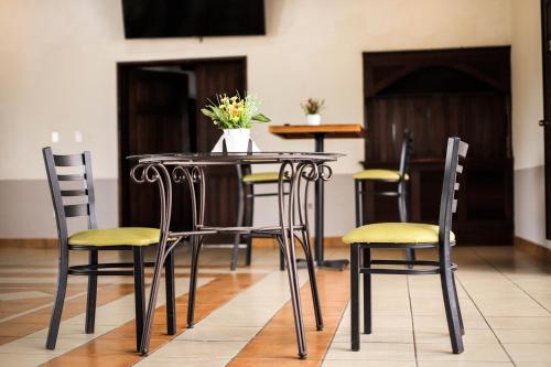 مطعم, Los Faroles in Coban