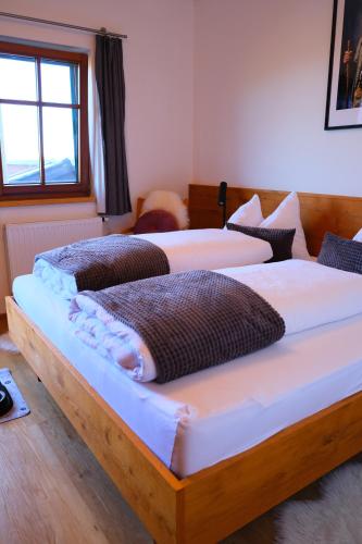 Gmundnerberghaus - ROOMS - Tap to explore photos