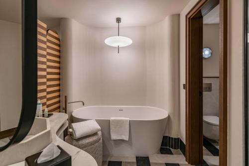 room detail thumbnail 2