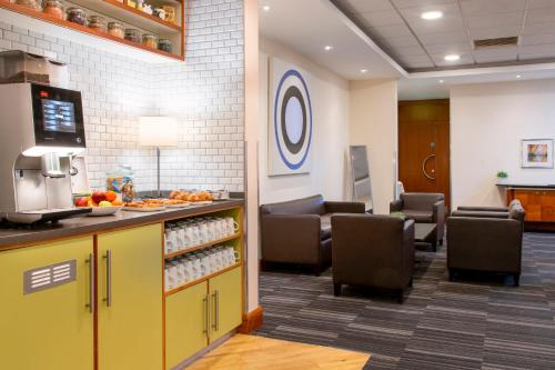 Holiday Inn Cambridge an IHG Hotel - image 2