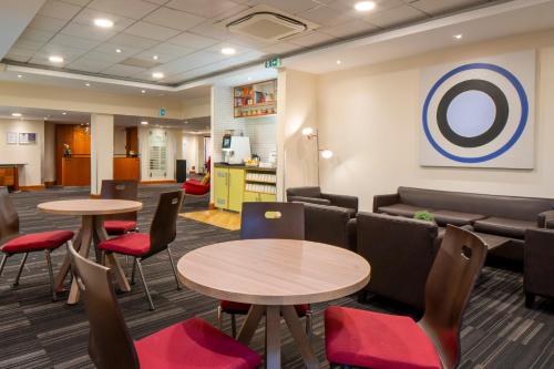 Holiday Inn Cambridge an IHG Hotel - image 8