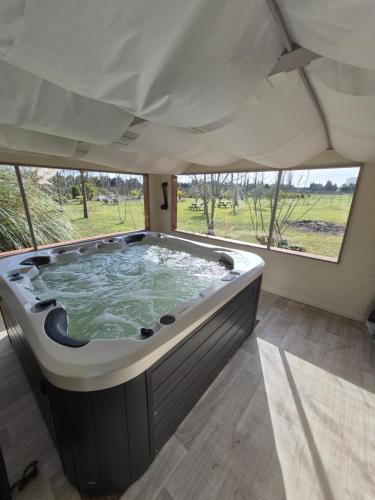 Le Mas des Cerisiers JACUZZI et SAUNA inclus pour tous les logements - 온수 욕조