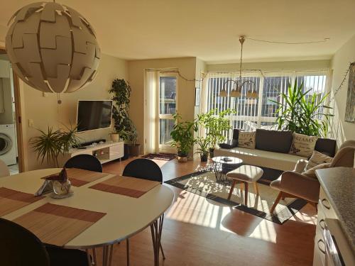 Shared lounge/TV area, Charming ROOM in a Cozy Home in Stege in Udby