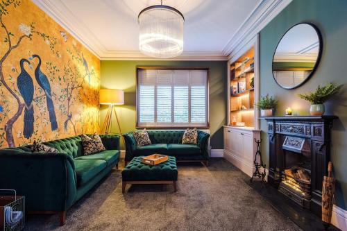 Opulent Oasis Large Luxury home sleeps 10, Manchester (photo 3)