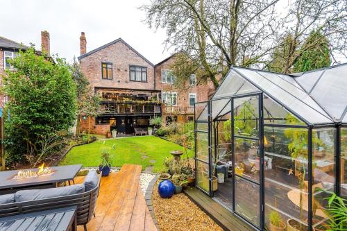 Opulent Oasis Large Luxury home sleeps 10, Manchester