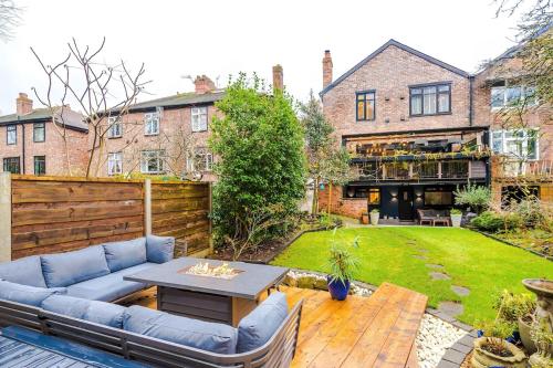 Opulent Oasis Large Luxury home sleeps 10, Manchester (photo 11)
