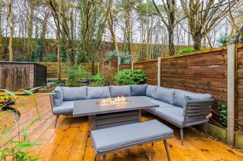Opulent Oasis Large Luxury home sleeps 10, Manchester (photo 10)