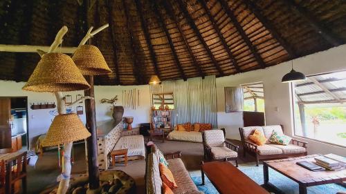 Beautiful rustic sea cottage, 2km Kob Inn in Kayser`s Beach