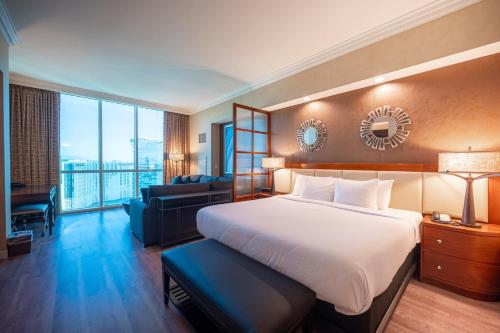 High Floor Strip View Suite& No Resort Fee& Free Valet