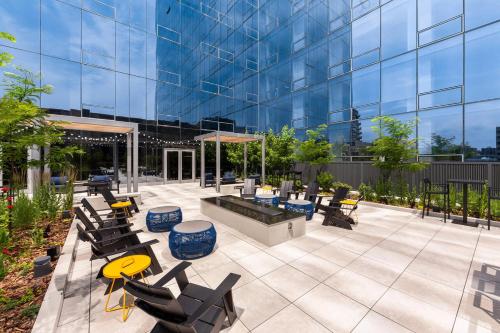 Luxury 2 BR Apt with Gym Luxury 2 BR Apt with Gym