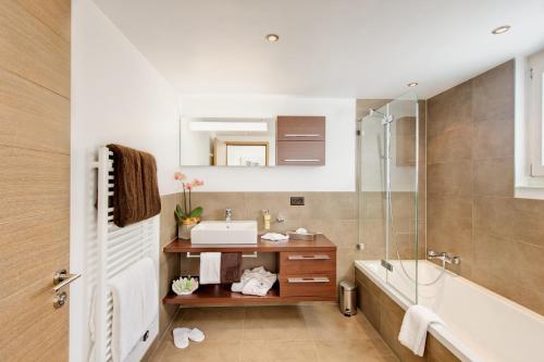 Alex Lodge Private Luxury Apartments - main image