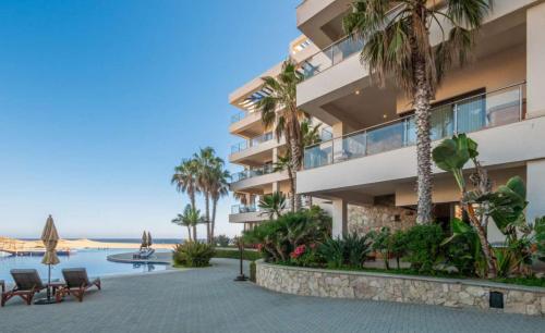 Oceanfront 3BR Condo at Diamante by The Agency Baja – khách sạn tại Los Cangrejos