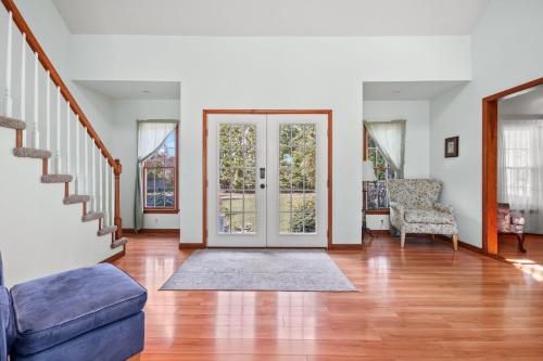 Island Estate - Pet friendly, private pool & dock!