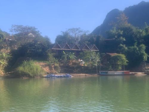 Yensabai Bungalow River view in Nong Khiaw