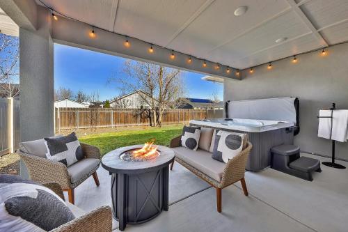 Relax Play Mineral Hot Tub, Arcade, Fire Pit Fun