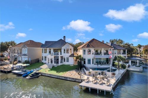 Diagonal Dreams Lake House and Concierge Services in Horseshoe Bay, USA