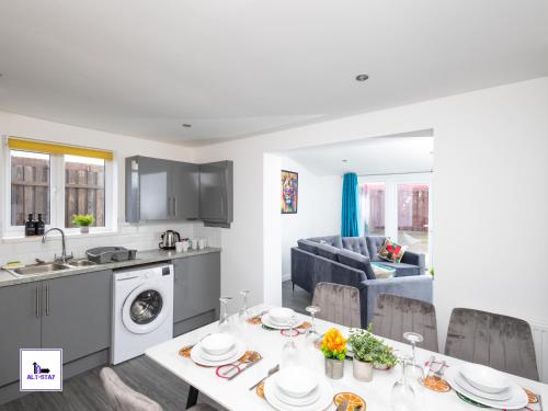 Temple by Alt-Stay Contractor Accommodation - 4 Bed Contractor Home With Parking, Wi-Fi & Full Kitchen - Ideal For Long stays, Leeds (foto 8)