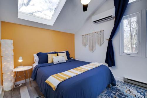 Charming Lakeside Retreat for 10 Charming Lakeside Retreat for 10