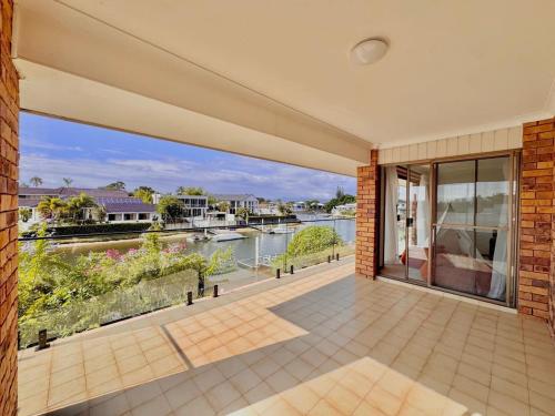 Boomerang Retro 70s Family Home Waterfront Pool in Bundall