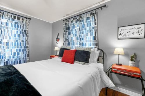 Music Theme at FSU 2 bed 1 bath Music Theme at FSU 2 bed 1 bath