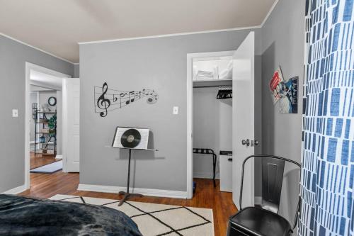 Music Theme at FSU 2 bed 1 bath Music Theme at FSU 2 bed 1 bath