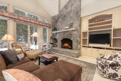 Trailside Mountain Retreat with Private Hot Tub, Winter Park