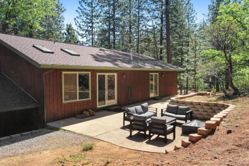 Great Cabin with AC Firepit Fireplace, Arnold (foto 10)