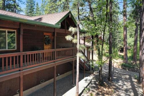 Great Cabin with AC Firepit Fireplace, Arnold (foto 11)