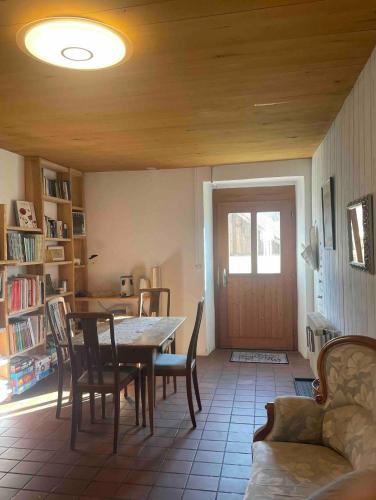 Skupni salon/TV območje, Gîte équestre Au village 45 (Gite equestre Au village 45) in Courtedoux