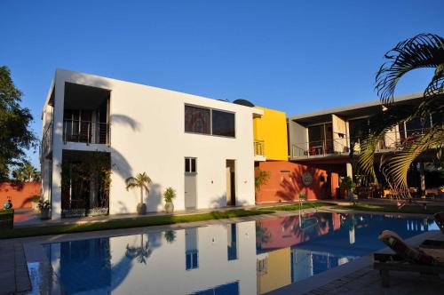 Leo's Beach Hotel & Restaurant