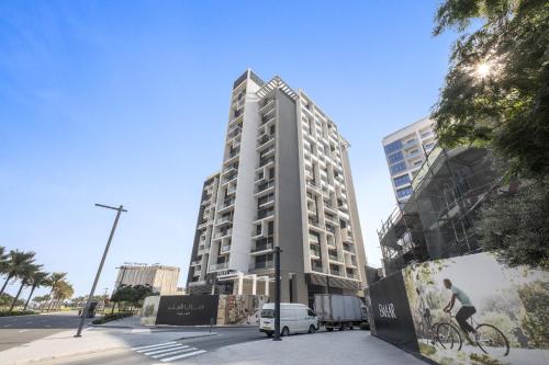 Vayk - Spacious 1BR Apartment in Dubai Hills - image 12