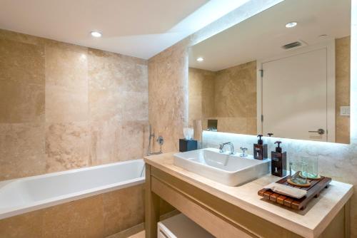 1 Bedroom Ocean View located at 1 Hotel & Homes Miami Beach -1106 - image 2